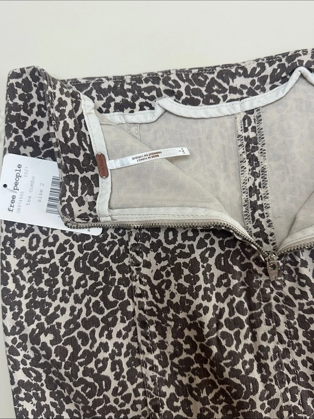 🆕 FREE PEOPLE Beige and Black Leopard Print Mini Skirt NWT SIZE 2